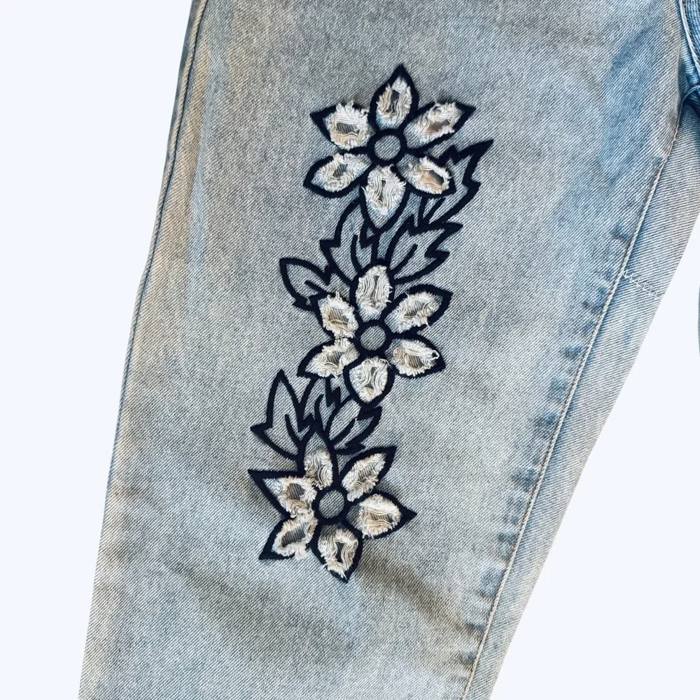Vintage High Rise Zip Code Mom Jeans Sz 5/6 Distressed Embroidered Flowers Y2K
